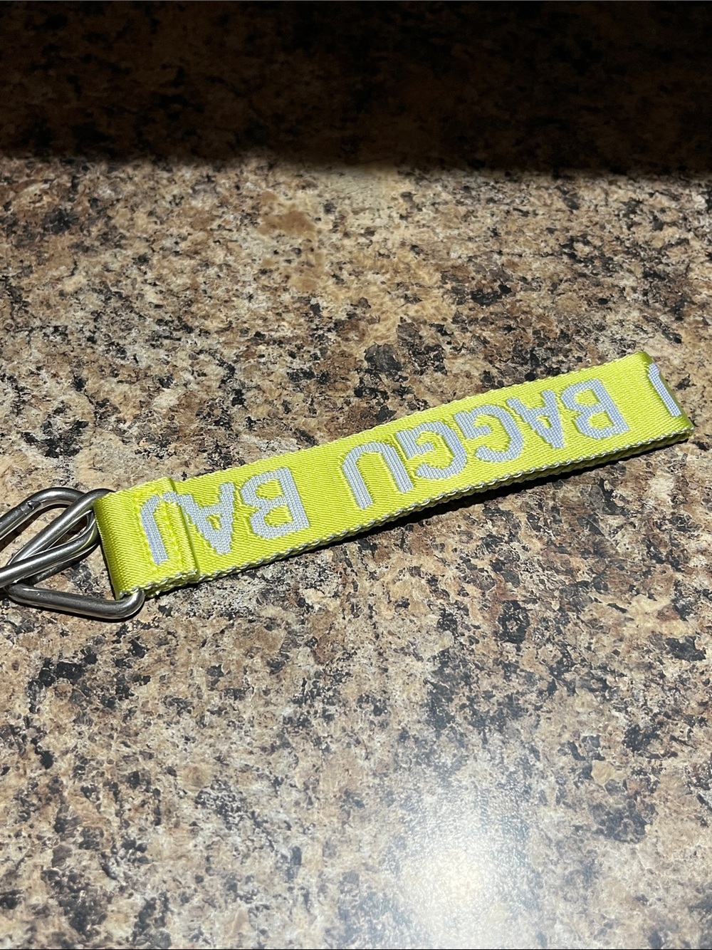 BAGGU Logo Keychain In Citron - Picture 5 of 6